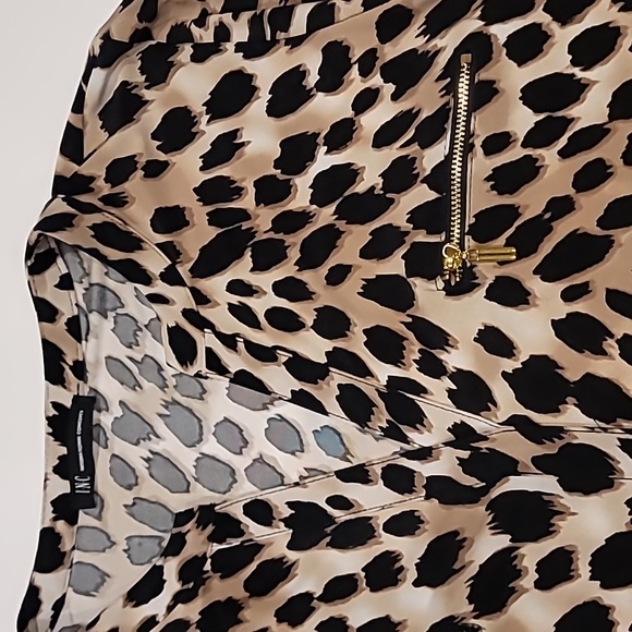 INC Cheetah V-neck Gold Zippered Pocket Pullover Top Brown Black XL - Picture 6 of 11